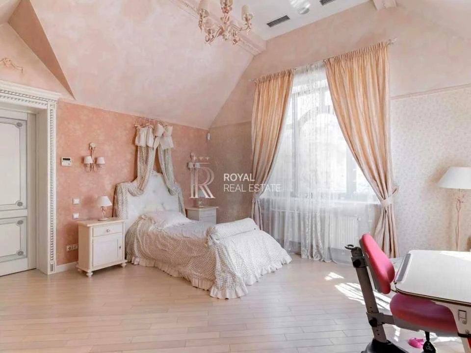 Будинок. Київ, Петра Радченка вул.