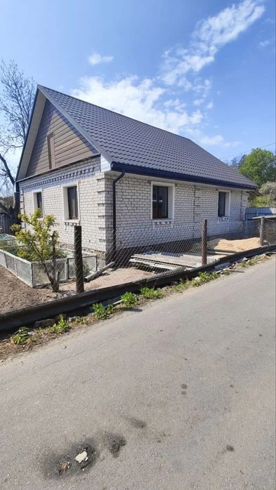 Продаж будинку в ближньому пригороді. Торг.