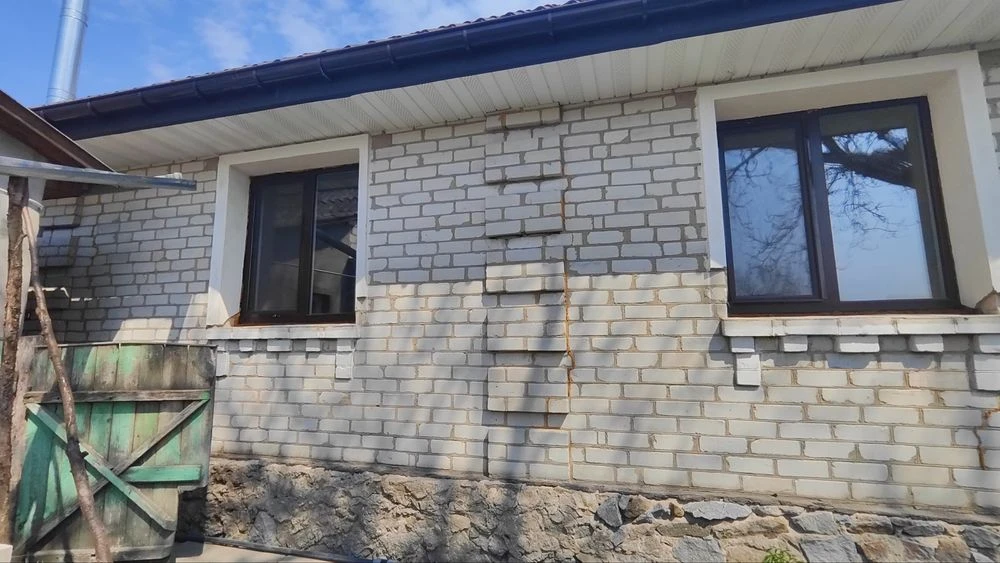 Продаж будинку в ближньому пригороді. Торг.
