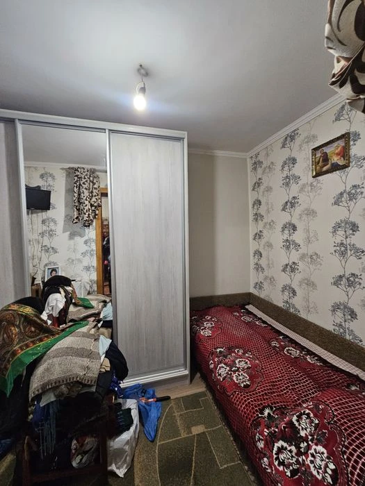 Частина будинку 2 поверхи та одне житло