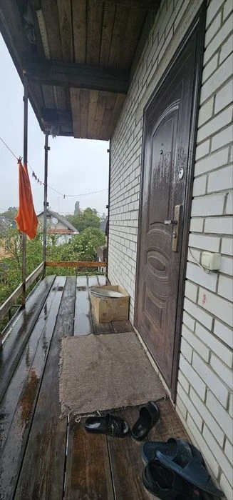 Частина будинку 2 поверхи та одне житло