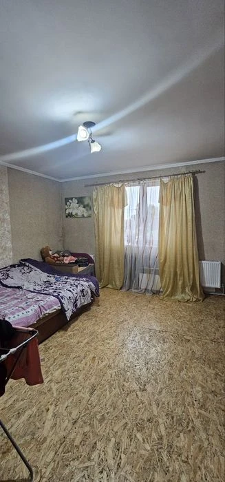 Частина будинку 2 поверхи та одне житло