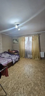 Частина будинку 2 поверхи та одне житло