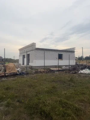 Продаж нового будинку неподалік міста Житомира. Присутній то