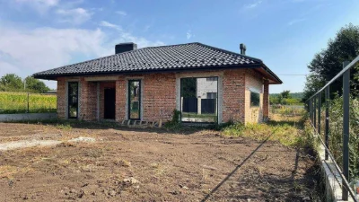 Цегляний будинок 160 м², Лезнево, 8 соток, панорамні вікна.