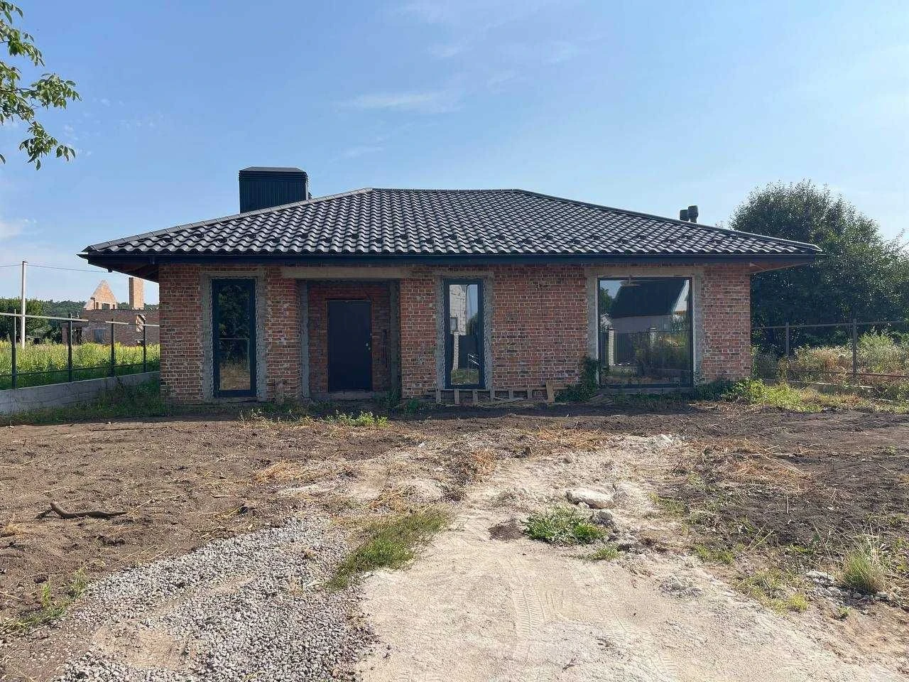 Цегляний будинок 160 м², Лезнево, 8 соток, панорамні вікна.