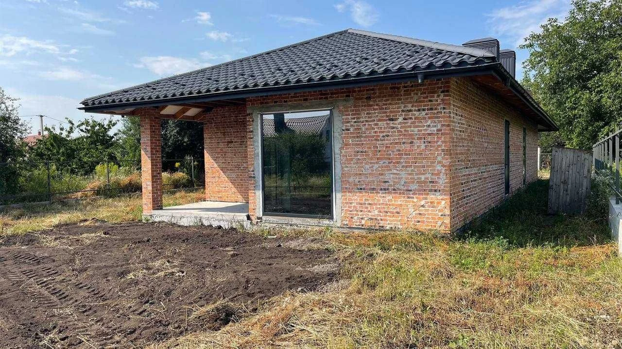 Цегляний будинок 160 м², Лезнево, 8 соток, панорамні вікна.