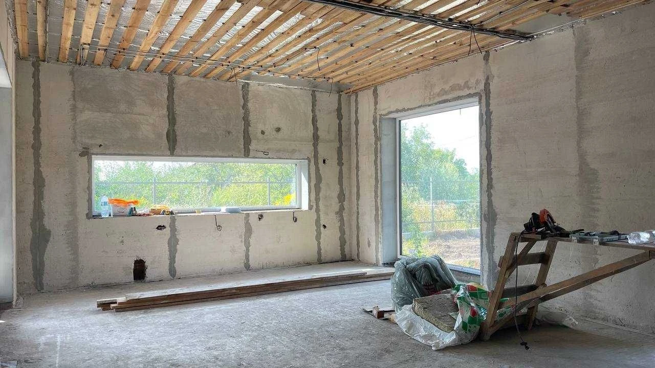 Цегляний будинок 160 м², Лезнево, 8 соток, панорамні вікна.