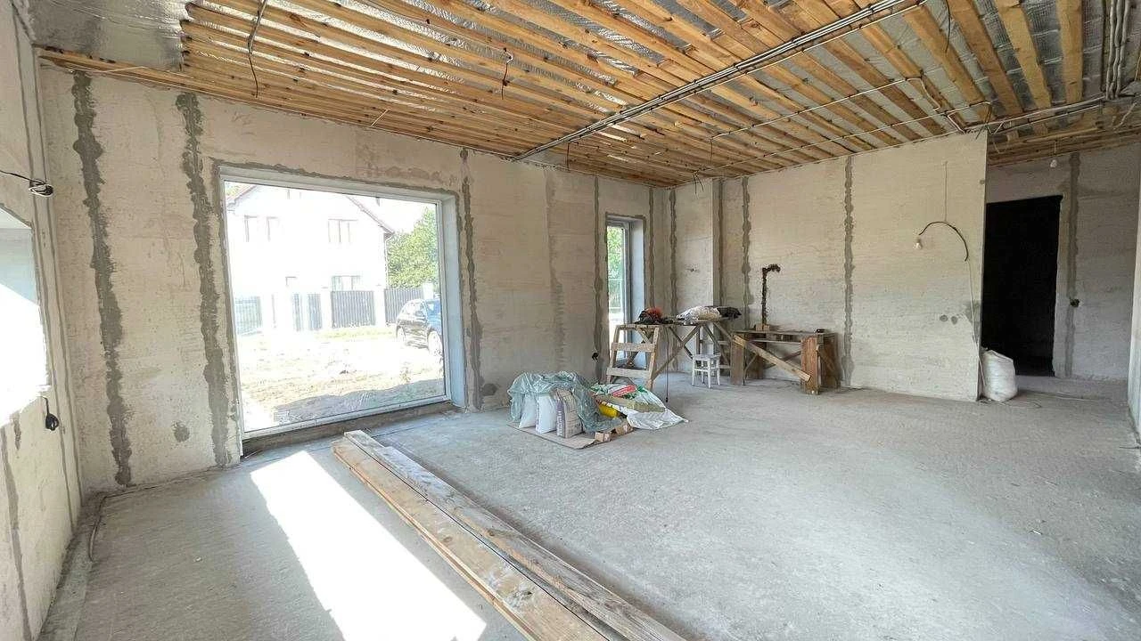 Цегляний будинок 160 м², Лезнево, 8 соток, панорамні вікна.