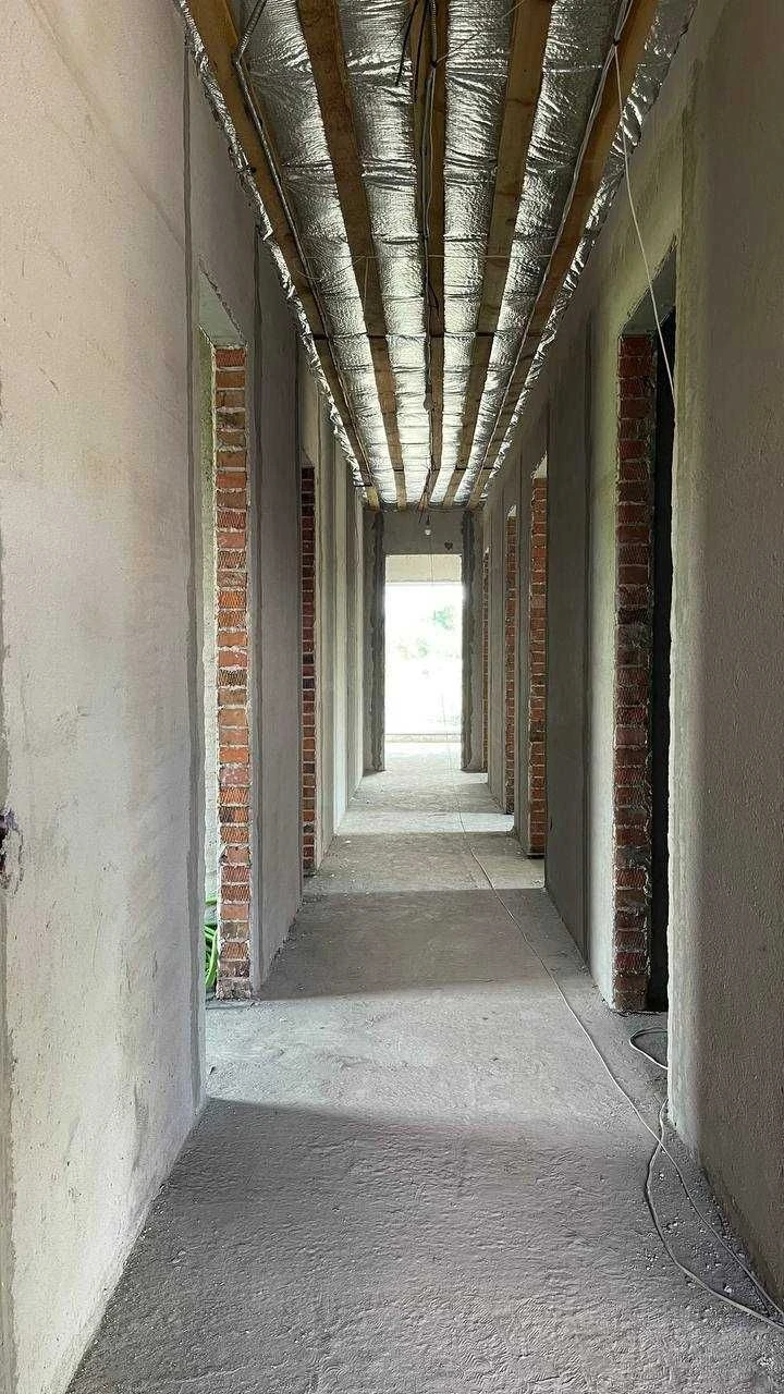 Цегляний будинок 160 м², Лезнево, 8 соток, панорамні вікна.