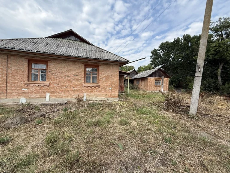 Продаж добротного цегляного будинку