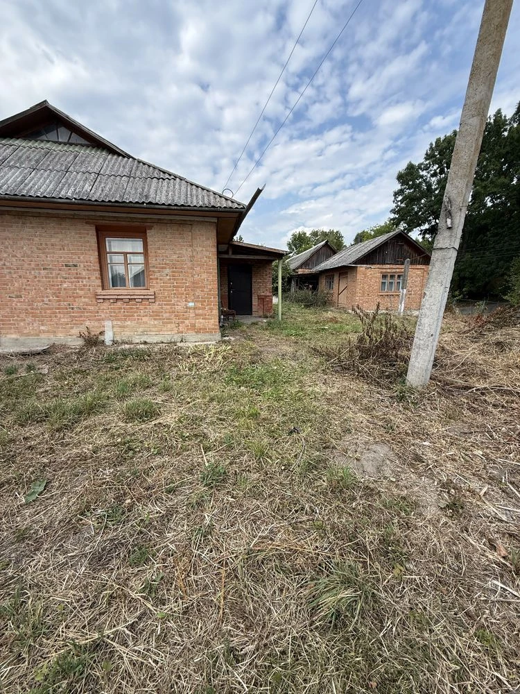 Продаж добротного цегляного будинку
