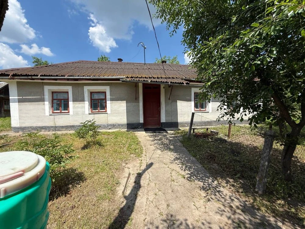 Продаж будинку з великою рівною ділянкою