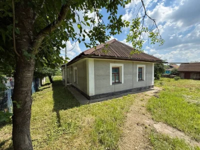 Продаж будинку з великою рівною ділянкою