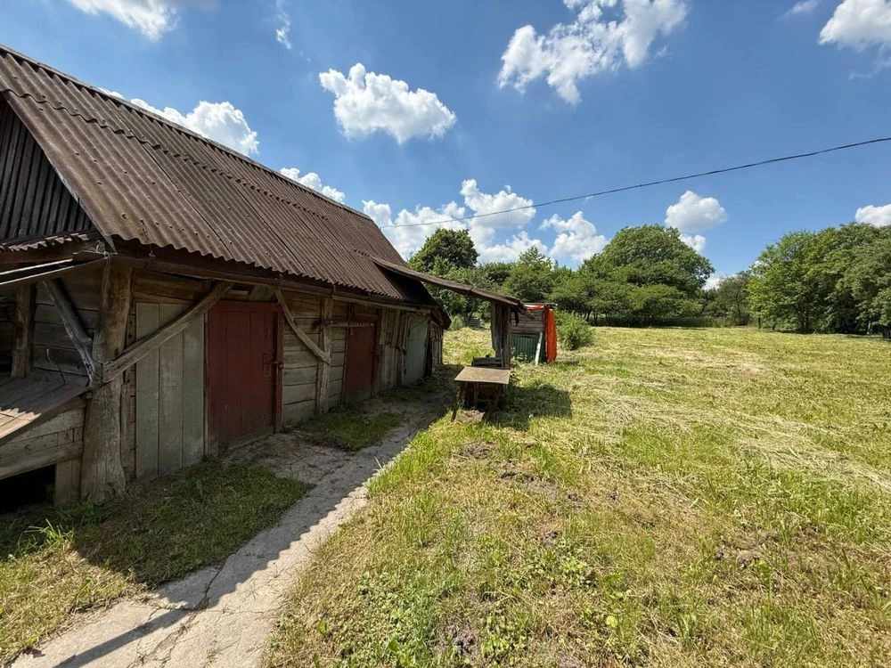 Продаж будинку з великою рівною ділянкою