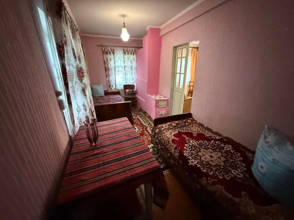 Продаж будинку з великою рівною ділянкою