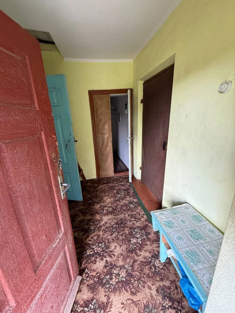 Продаж будинку з великою рівною ділянкою