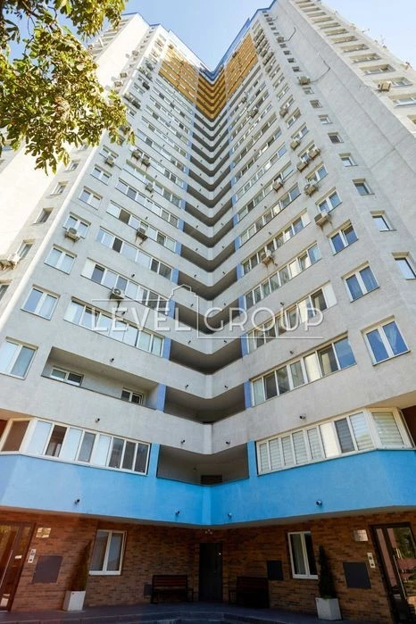 Продається видова квартира. Встановлено інвертор на ліфт та