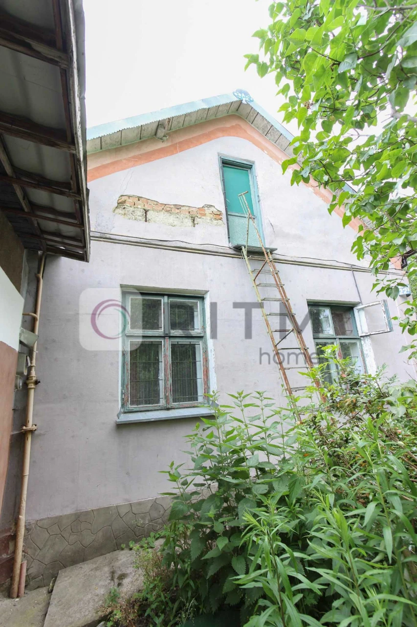 Продаж будинку з ділянкою вул. Бережанська