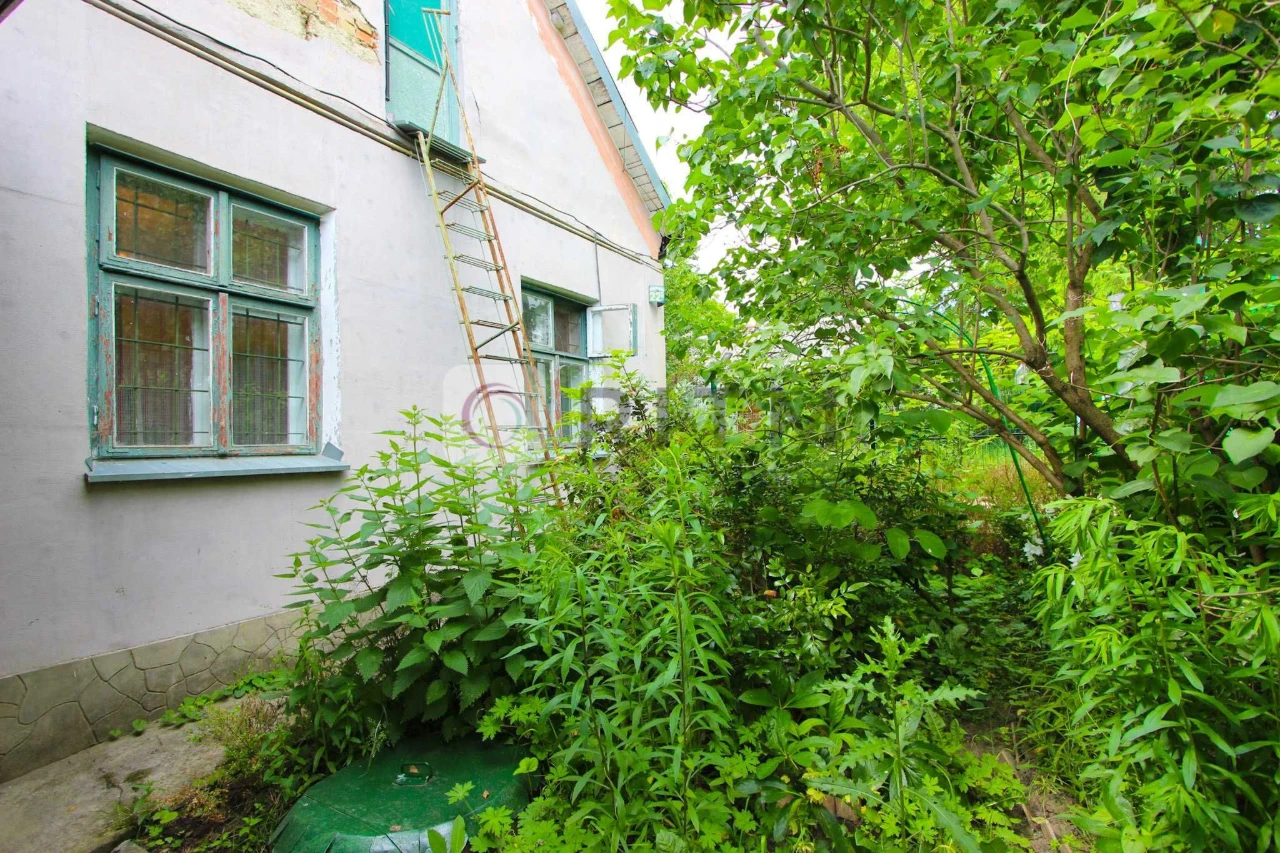 Продаж будинку з ділянкою вул. Бережанська