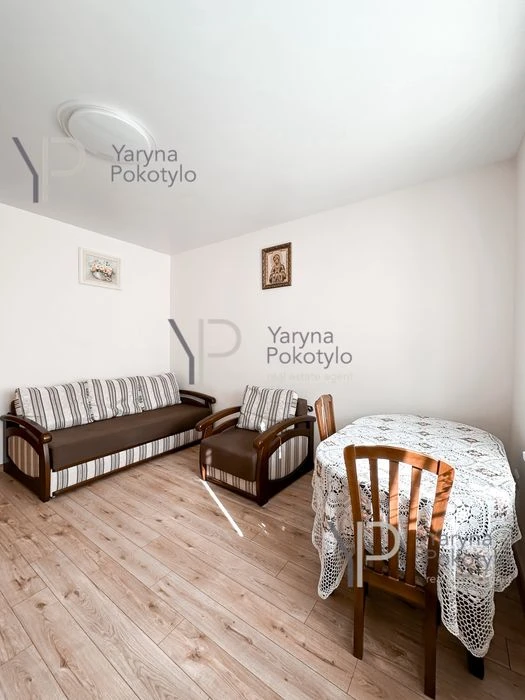 Продаж будинку по вул. Сулими