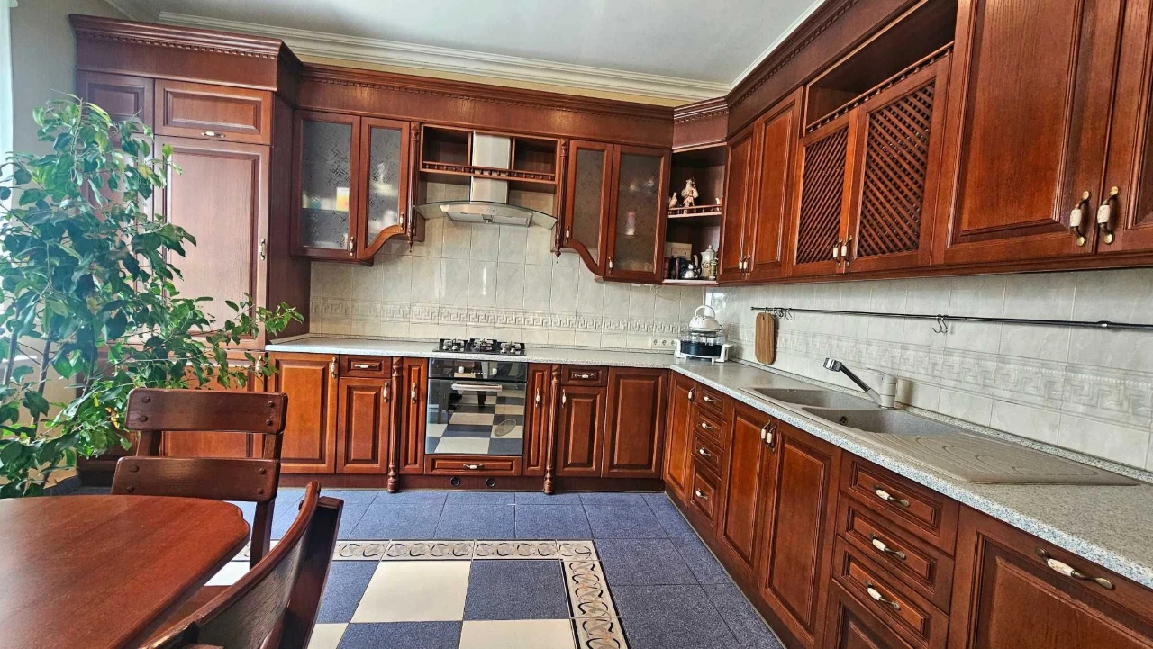 Продаж екстраординарного домоволодіння з ремонтом,меблями та
