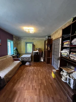 Продаж  окремого  будину  в Чернігові, 84 м2, 8 соток землі.