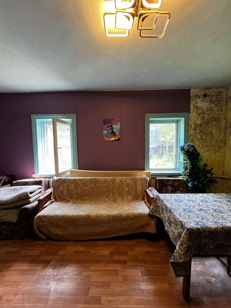 Продаж  окремого  будину  в Чернігові, 84 м2, 8 соток землі.