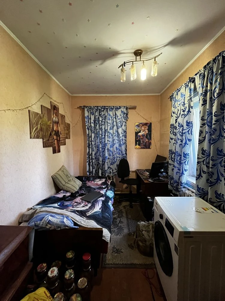 Продаж  окремого  будину  в Чернігові, 84 м2, 8 соток землі.