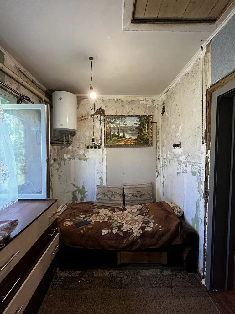 Продаж  окремого  будину  в Чернігові, 84 м2, 8 соток землі.