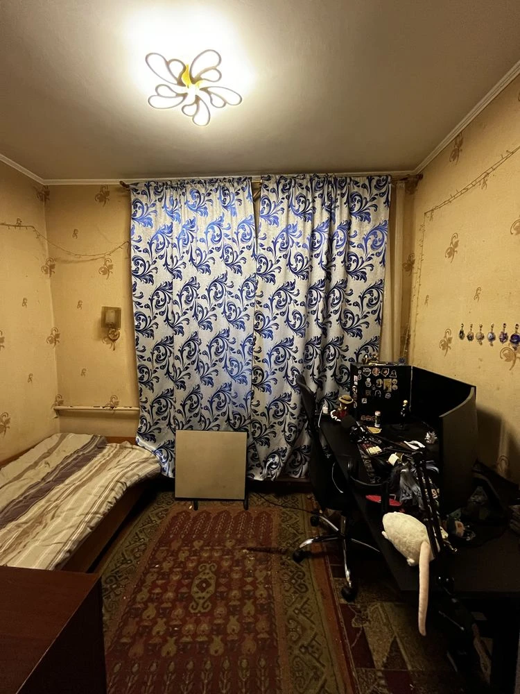 Продаж  окремого  будину  в Чернігові, 84 м2, 8 соток землі.