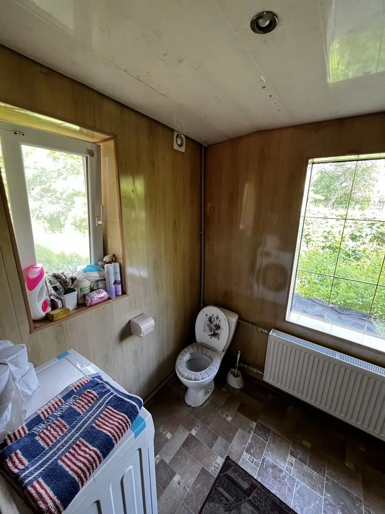 Продаж  окремого  будину  в Чернігові, 84 м2, 8 соток землі.