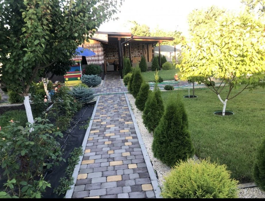 Продається новий будинок з ремонтом, терасою та чудовим ланд