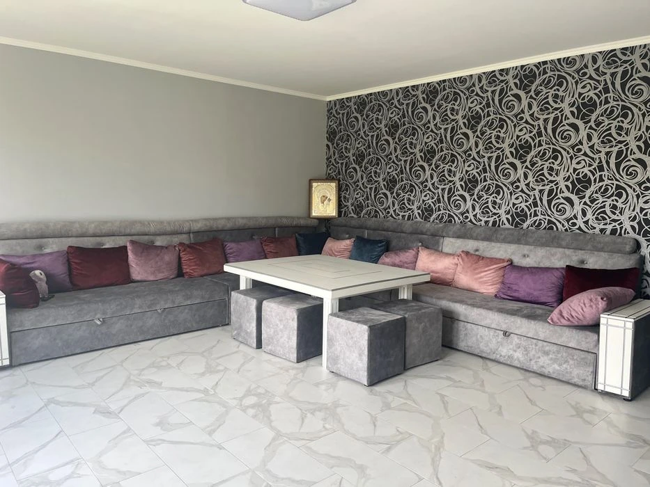 Продається новий будинок з ремонтом, терасою та чудовим ланд
