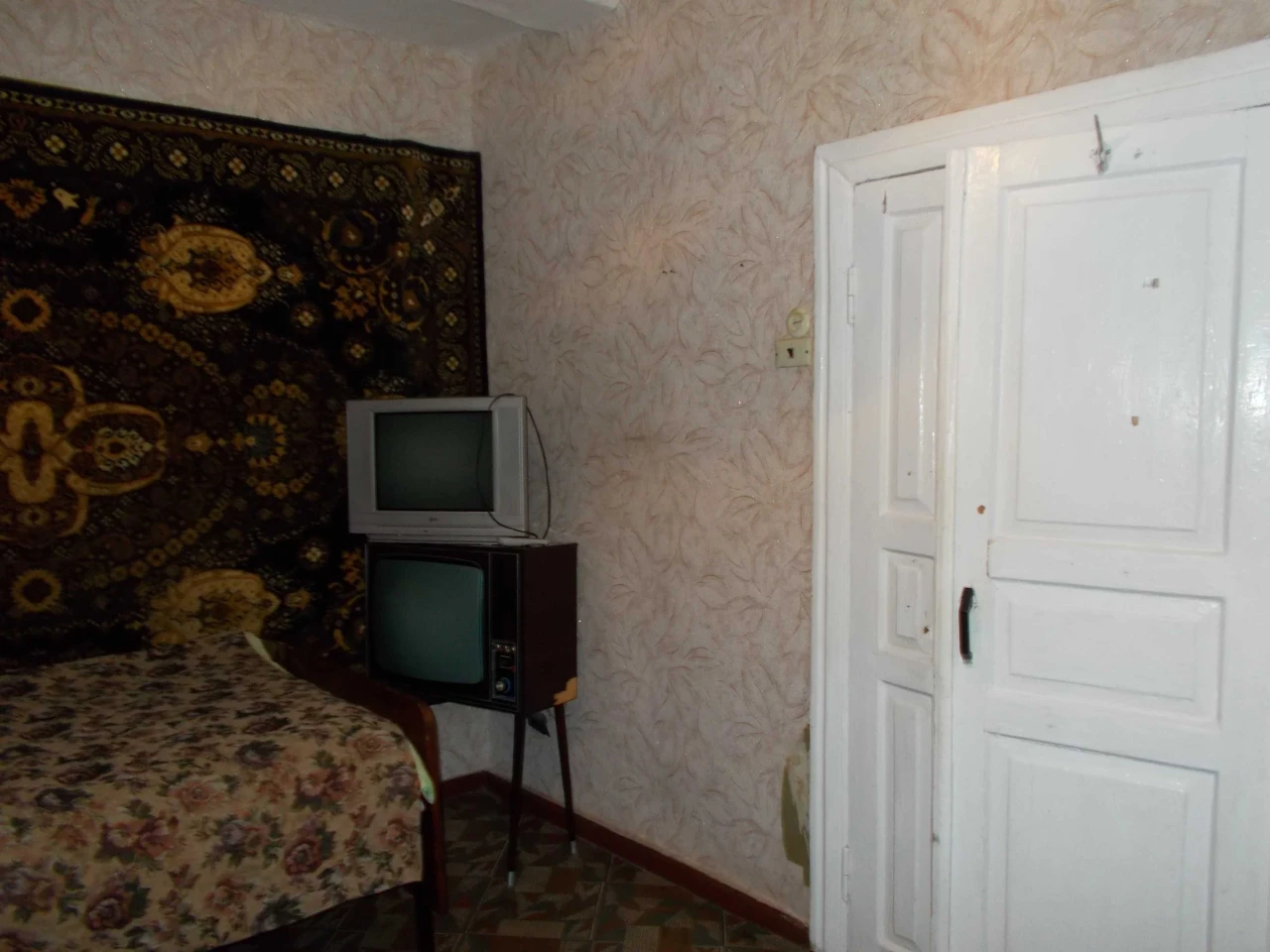 Продам 4-х кімнатну частину будинку 57м2 +3 сот аїнки м