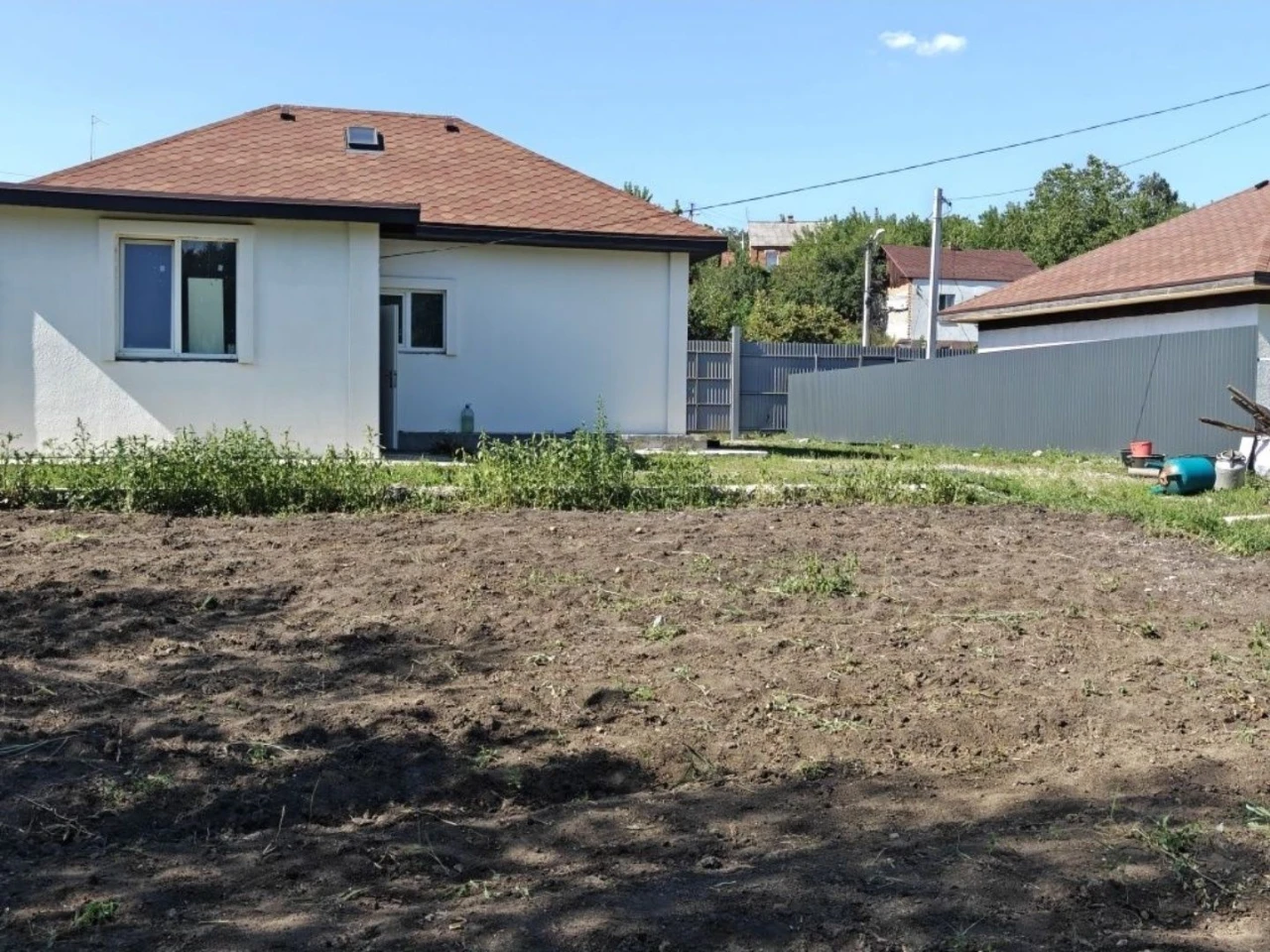 Харьков Высокий продам отличный дом со своим выходом на озер