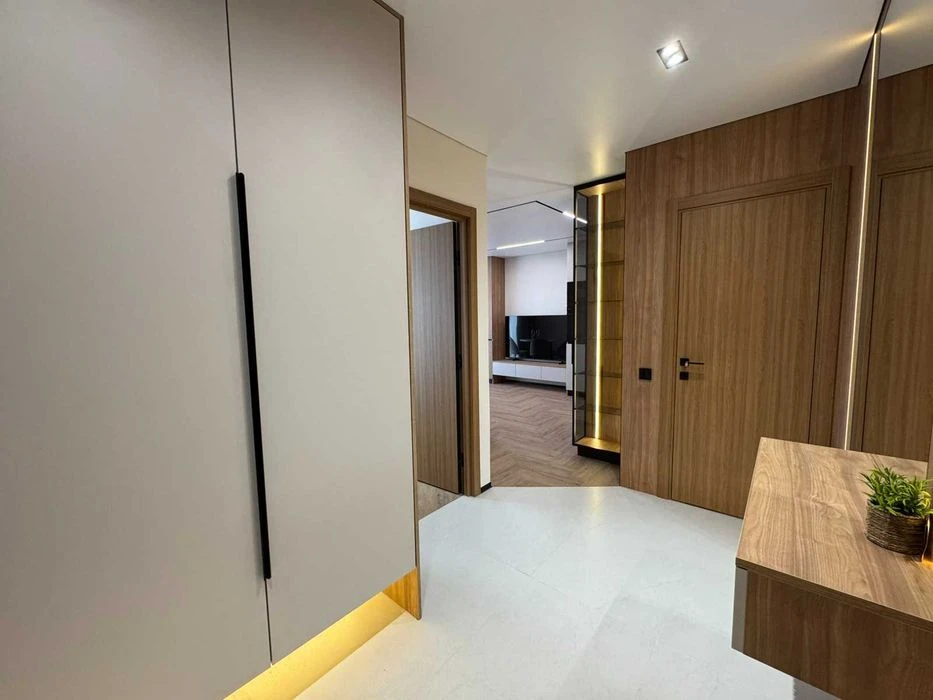 For sale fully furnished 1-room apartment in the central area