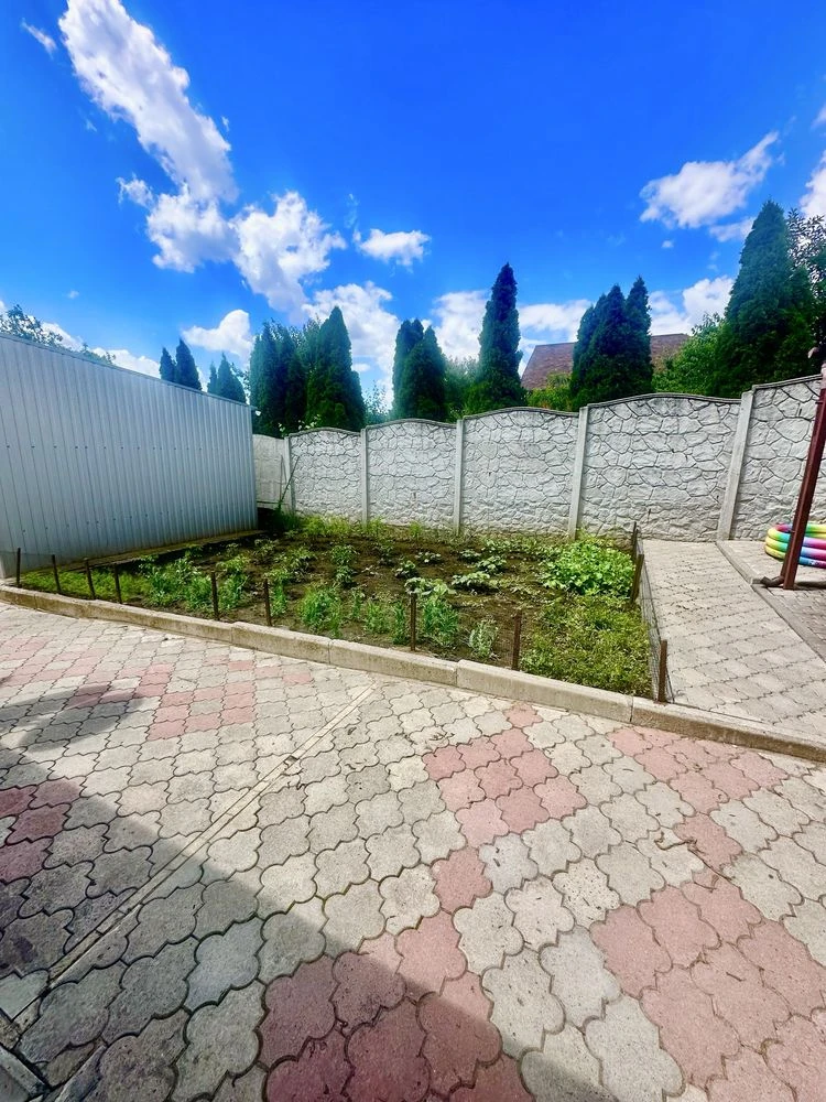 Продам дом р-он Немышля 15 мин метро Дворец Спорта 80  м2 .