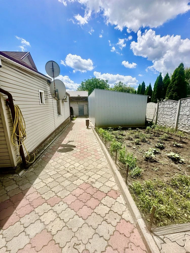 Продам дом р-он Немышля 15 мин метро Дворец Спорта 80  м2 .