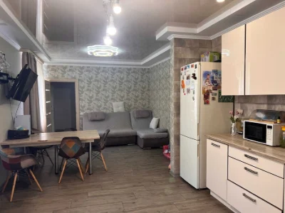 Продам 2х этажний дом по ул. Лазурной