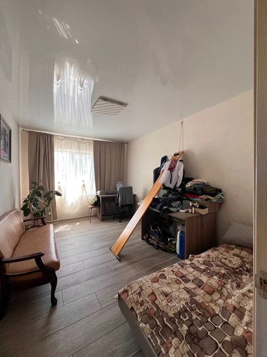 Продам 2х этажний дом по ул. Лазурной