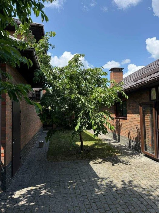 Продаж Будинку  198м2, з гаражем і ділянкою на 5 соток, 9 кі