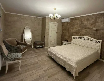 Продаж Будинку  198м2, з гаражем і ділянкою на 5 соток, 9 кі
