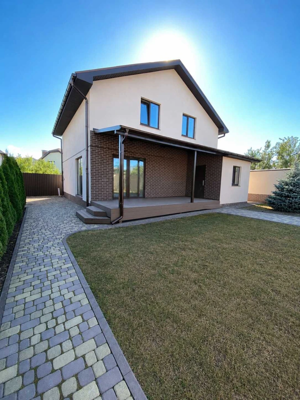 Продажа БЕЗ КОМИССИИ 2-этажного дома 140 кв.м.  с верандой и