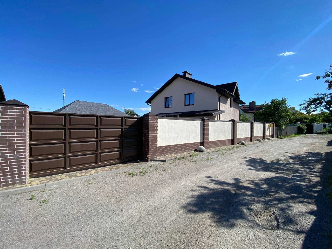 Продажа БЕЗ КОМИССИИ 2-этажного дома 140 кв.м.  с верандой и