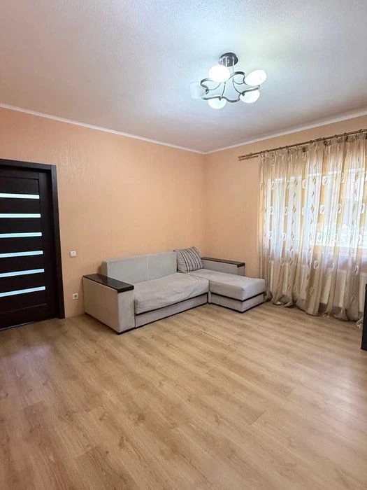 Продам 2х этажный дом на Залютино