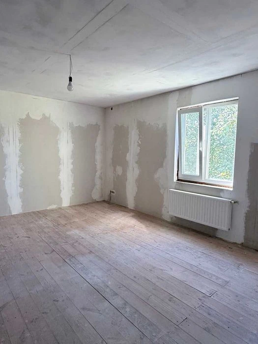 Продам 2х этажный дом на Залютино