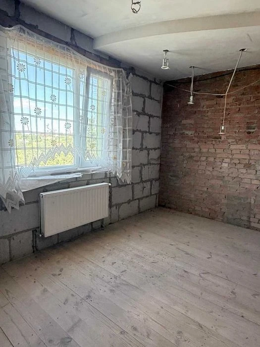 Продам 2х этажный дом на Залютино