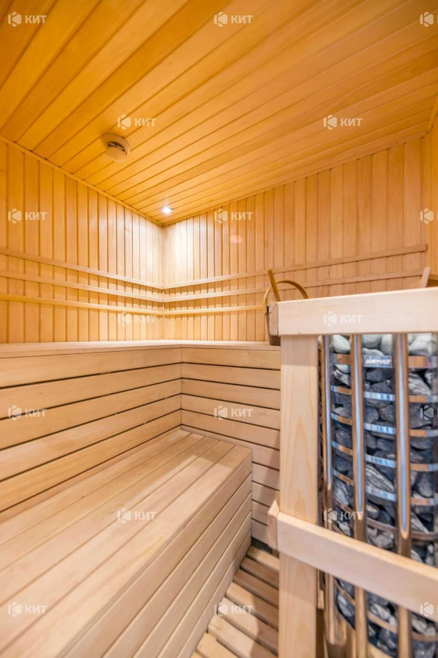 Будинок 310 м2, 9 соток, Центр ( Защитников Украины, Киевска
