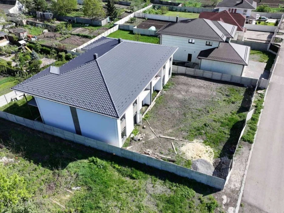 Продаем таун Хаус на Большой Даниловке.